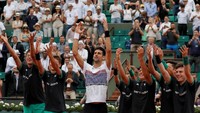 Djokovic selanjutnya akan menghadapi pemenang antara Lucas Pouille melawan Albert Ramos. Sementara petenis lain yang juga memastikan lolos ke babak keempat adalah Milos Raonic dan Dominic Thiem yang merupakan unggulan kelima dan keenam secara berurutan. Reuters/Gonzalo Fuentes.