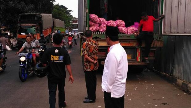 Sidak ke Pasar Kramat Jati, Mentan Pastikan Stok Bawang Putih Berlimpah