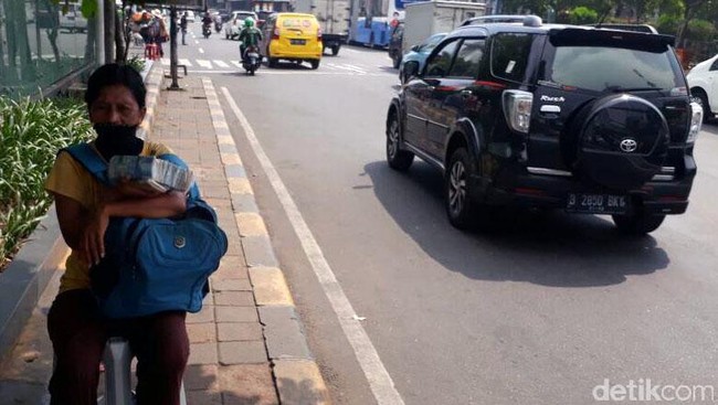 Fenomena Inang-inang, Si Penjaja Uang Receh Lebaran