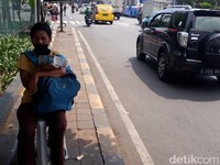 Fenomena Inang-inang, Si Penjaja Uang Receh Lebaran