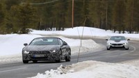 BMW i8 Spyder plug-in hybrid ini dikatakan akan menjadi pesaing dari Porsche 911. Dan diprediksi akan dibanderol mulai 106.310 poundsterling.