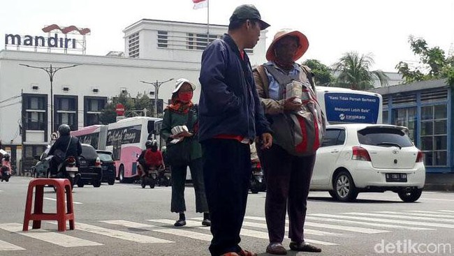 Fenomena Inang-inang, Si Penjaja Uang Receh Lebaran