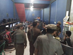 Belasan Warnet di Pekanbaru Dirazia karena Buka sampai Malam