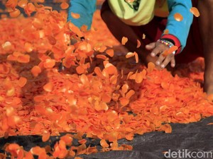 3 Cara Membuat Kerupuk Bawang Hingga Ikan yang Enak