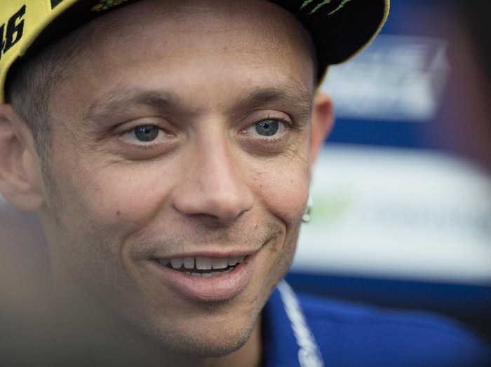 Helm Spesial Rossi untuk Totti dan Hayden