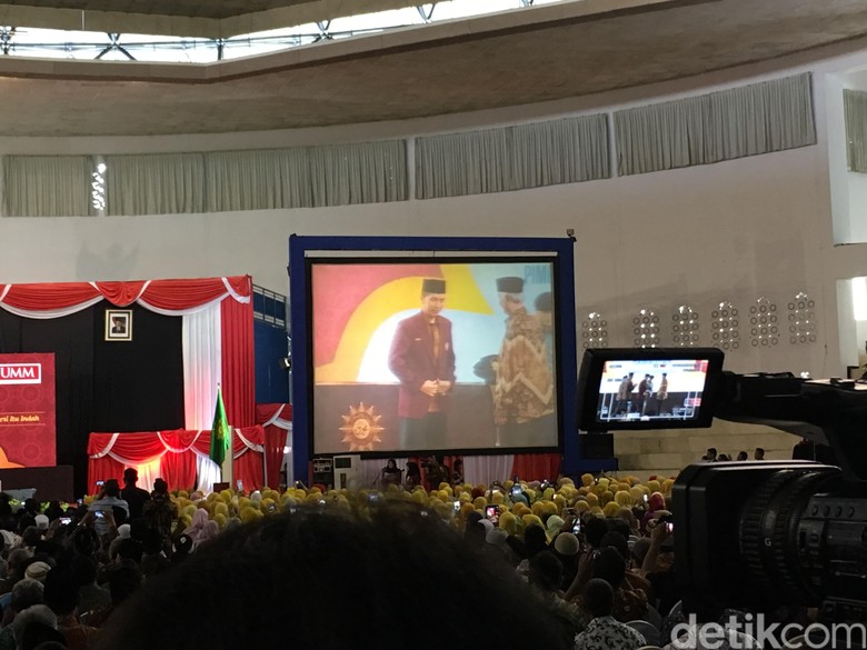 Jokowi: Tunjukkan Pada Saya Mana PKI, Saya Akan Gebuk! Jokowi: Tunjukkan Pada Saya Mana PKI, Saya Akan Gebuk!