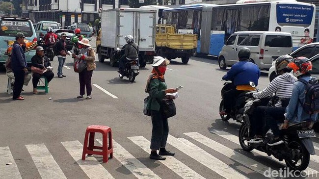Fenomena Inang-inang, Si Penjaja Uang Receh Lebaran