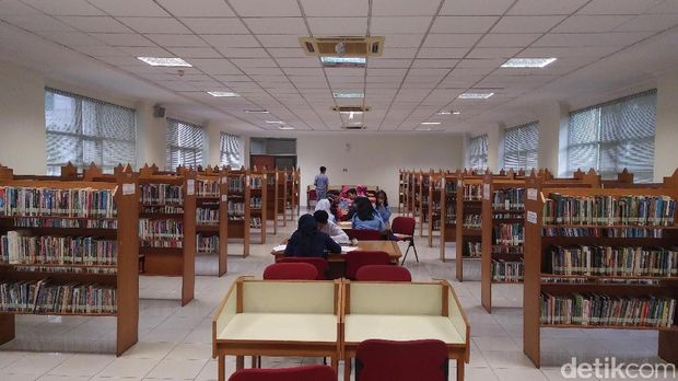 Perpustakaan Islamic Center di Kramat Tunggak.