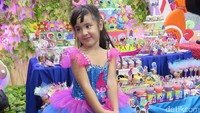 Pose member Girls Squad cilik ini agak malu-malu. Foto: Desi Puspasari