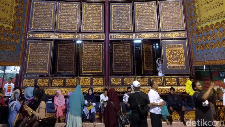 Wisata Religi Di Palembang Ada Al Quran Raksasa Wisata Religi Di Palembang Ada Al Quran Raksasa