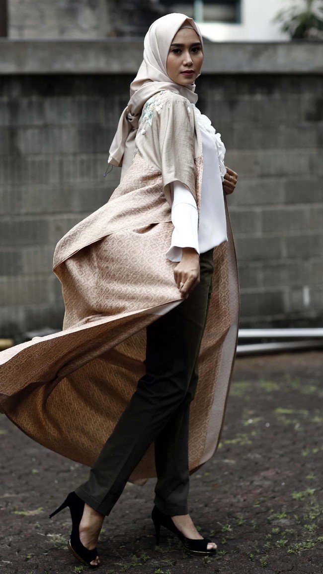 Lia Karina, Finalis Sunsilk Hijab Hunt 2017. Foto: Rachman (Detik Foto)Saksikan Grand final Sunsilk Hijab Hunt 2017, Minggu (4/5/2017) yang akan disiarkan oleh Trans7 dan live streaming di www.detik.com pada pukul 20.15 WIB dari Ecovention, Ancol, Jakarta Utara. Saksikan juga Road To Final Sunsilk Hijab Hunt 2017 akan tayang di Detikcom pada pukul 14.00 hingga 20.00 WIB.