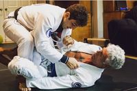 Sering Cicipi Makanan Enak, Ini Rahasia Anthony Bourdain Tetap Ramping