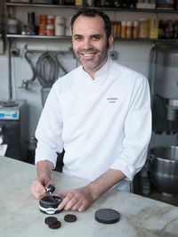 Dominique Ansel Buat Selai Oreo Berbahan <i>Ganache</i> yang Manis Lembut