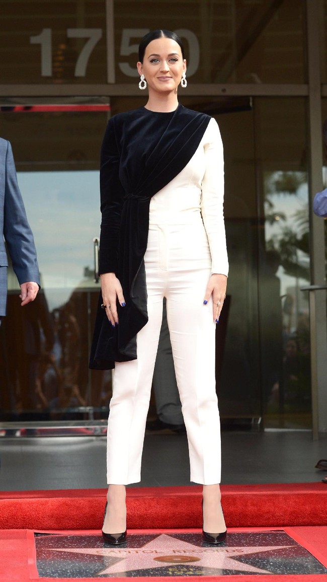 Singer Katy Perry attends Capitol Records Honored by the Hollywood Chamber of Commerce with a Star Of Recognition at Capitol Records Tower on November 15, 2016 in Los Angeles, California. (Photo by Matt Winkelmeyer/Getty Images)