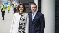 Putri Mahkota Denmark, Mary tampak menawan kala mengunjungi Swedia. Foto: Michael Campanella/Getty Images