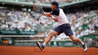 Baik Djokovic dan Schwartzman sama-sama banyak melakukan unforced error di pertandingan ini, dengan 55 berbanding 58 secara berurutan. Djokovic cukup tertolong dengan catatan 43 winner miliknya, sementara lawannya cuma membukukan 26 pukulan winner. Reuters/Christian Hartmann.