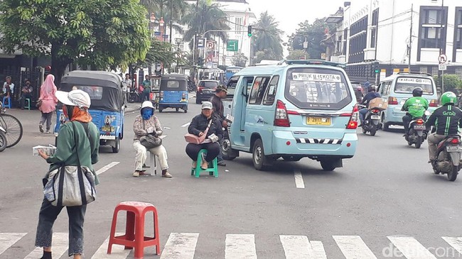 Fenomena Inang-inang, Si Penjaja Uang Receh Lebaran