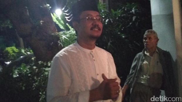 Eks Komisioner KPU Ferry Kurnia Rizykiyansyah juga hadir.