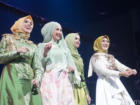 Foto: <i>Fresh!</i> Gaya Hijab Serba Hijau Laudya Cynthia Bella Sampai Nycta Gina