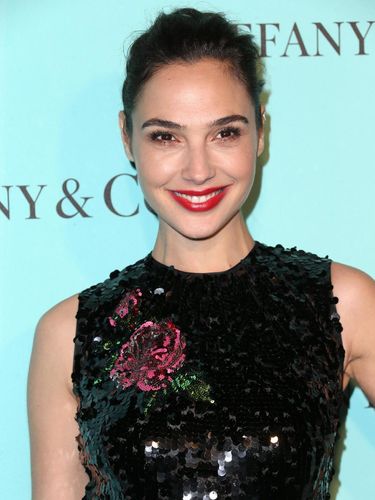 Foto: Cantiknya Si Wonder Woman Gal Gadot dengan Bibir Merah Merona