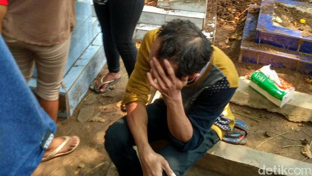 Isak Tangis Iringi Pemakaman Remaja yang Tewas Terikat