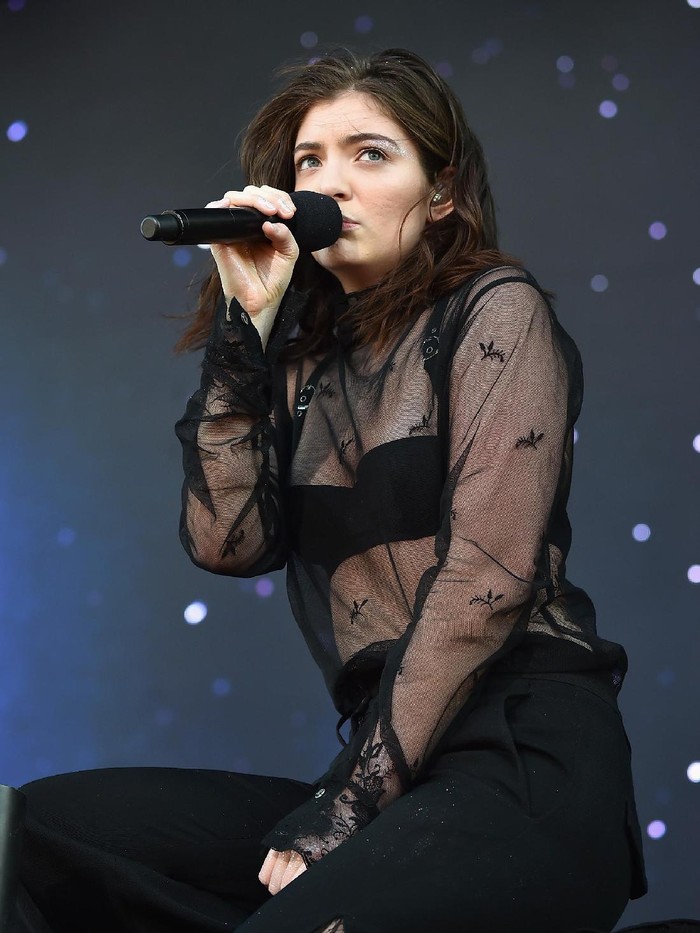 NEW YORK, NY - JUNE 02:  Lorde performs onstage during the 2017 Governors Ball Music Festival - Day 1 at Randalls Island on June 2, 2017 in New York City.  (Photo by Steven Ferdman/Getty Images)