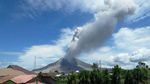 Foto: Abu Letusan Gunung Marapi Membubung 4 Km