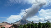 Sebelumnya Gunung bertinggi 2.891 meter itu sempat erupsi pada Minggu (4/6/2017) lalu. Saat itu masyarakat juga tak diimbau untuk mengungsi. (Dok. BNPB)