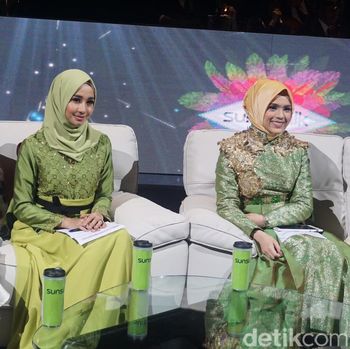 Foto: <i>Fresh!</i> Gaya Hijab Serba Hijau Laudya Cynthia Bella Sampai Nycta Gina