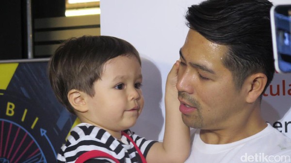 El Barack Sayang Banget Sama Om Erick Bana Iskandar