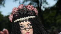 Di festival yang menghadirkan dark music itu penuh dengan penampilan gotik dari pengunjungnya. Foto: Sean Gallup/Getty Images