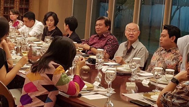 Dubes Umar Hadi bertemu petinggi SM Entertainment dalam acara dinner buka puasa.