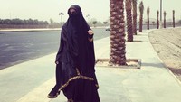Ya inilah penampilan baru Pipik Dian Irawati. Wanita yang akrab disapa umi Pipik itu kini bercadar. Foto: Instagram @_umipipik_