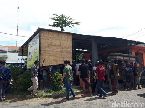 Hindari Bentrok Warga, Polisi dan TNI Berjaga di Perum The Gayungsari