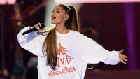 Ariana Grande juga turut bersaing di nominasi Artist of The Year. Getty Images/Dave Hogan for One Love Manchester