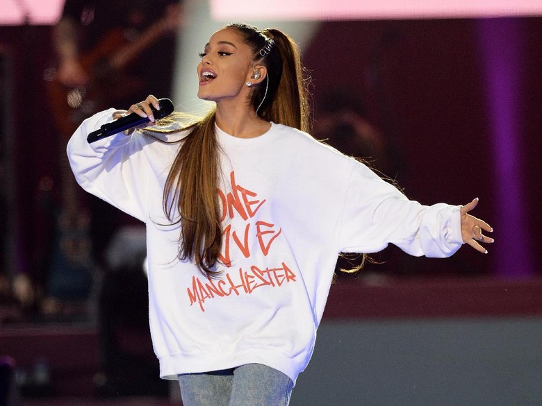 Ariana Grande Melawan Rasa Takut di No Tears Left to Cry Ariana Grande Melawan Rasa Takut di No Tears Left to Cry