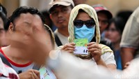 Sebelumnya mereka harus mengambil nomor antrean.