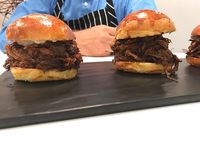 Restoran Ini Sajikan Risotto, Burger hingga Sup dengan Paduan Cokelat