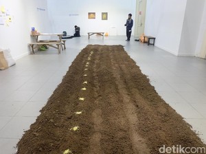 Uniknya Karya Seni Menanam Mie yang Dipamerkan di Galeri Nasional