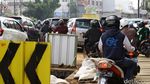 Ada Galian Saluran Air Jalan Jatinegara Makin Macet