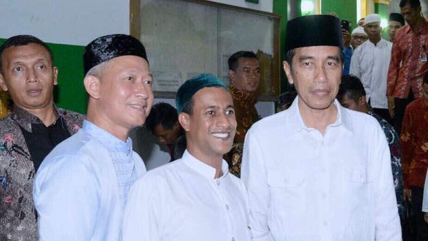 Tarawih Bersama Warga, Jokowi Sampaikan Pesan Saling Menghormati