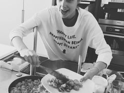 Senyum Merekah Gal Gadot Membius Fans di Instagram