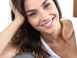 Senyum Merekah Gal Gadot Membius Fans di Instagram