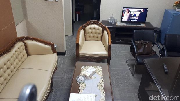 KPK segel ruang sekretariat dan Ketua Komisi B DPRD Jatim