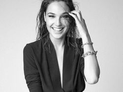 Senyum Merekah Gal Gadot Membius Fans di Instagram