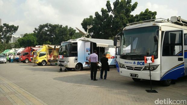 Tukar Uang di Monas, Warga Antre dari Jam 6 Pagi