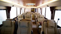Bagi yang memiliki duit berlebih tentunya menggunakan bus premium tersebut lebih mengasyikan dibanding menggunakan bus reguler lainnya. Pasalnya, berbagai fasilitas mewah nan premium tersedia untuk memanjakan penumpang.