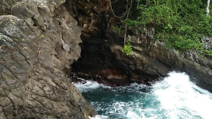 Memacu Adrenalin di Sabang, Gua Sarang Tempatnya!
