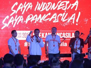 Ketika Menpora Bacakan Puisi Indonesia Tanah Sajadah