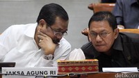 Prasetyo juga menyinggung soal revisi UU Antiterorisme. Ia menyebut TNI perlu terlibat dalam menangani teroris dengan memberi analogi pada kasus kebakaran.